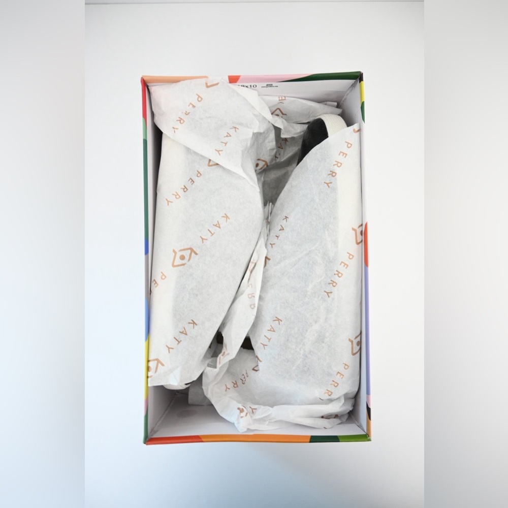 Katy Perry Crocodile Embossed Sneakers - Picture 7 of 8